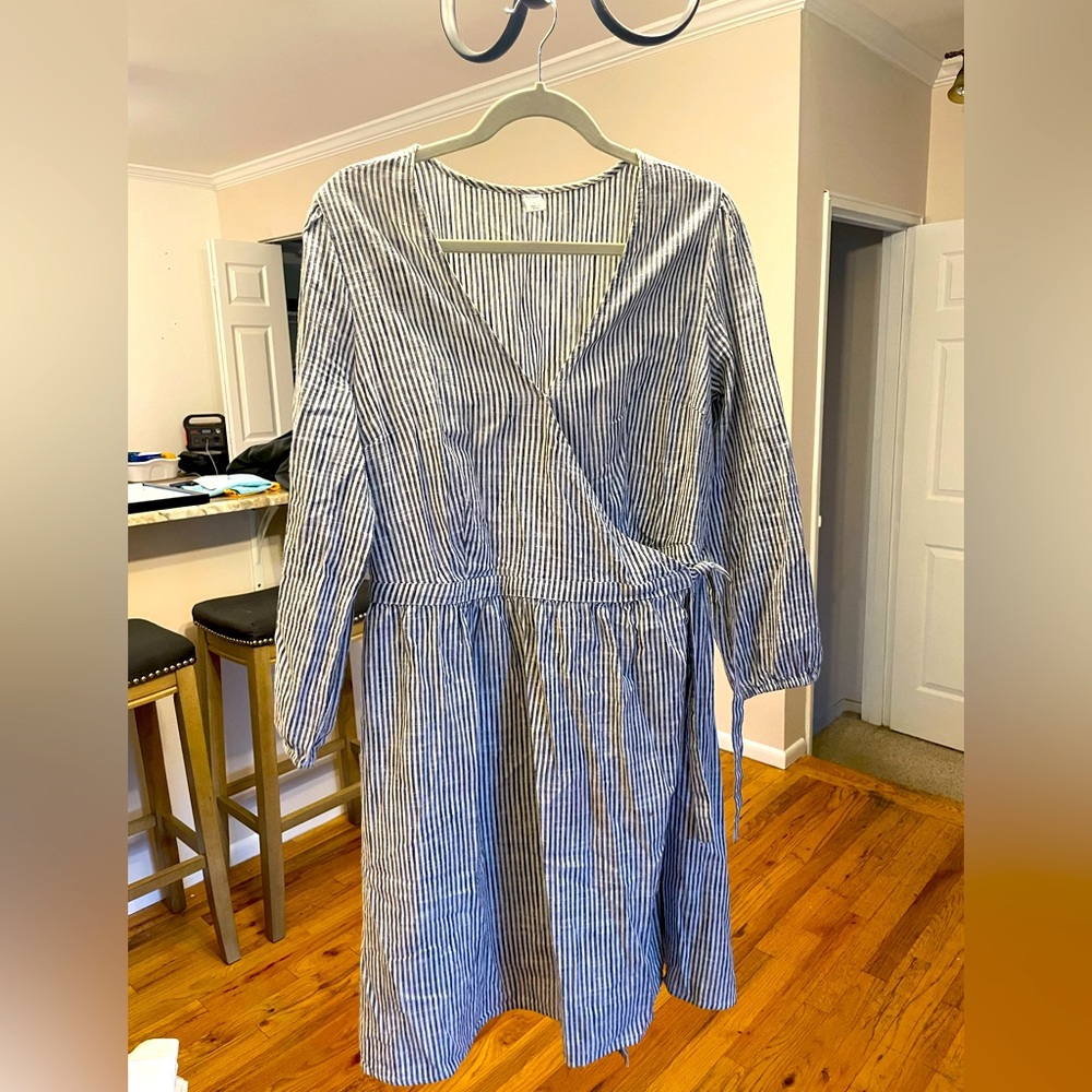 Short dress. Light and airy. Wrap around. Old navy